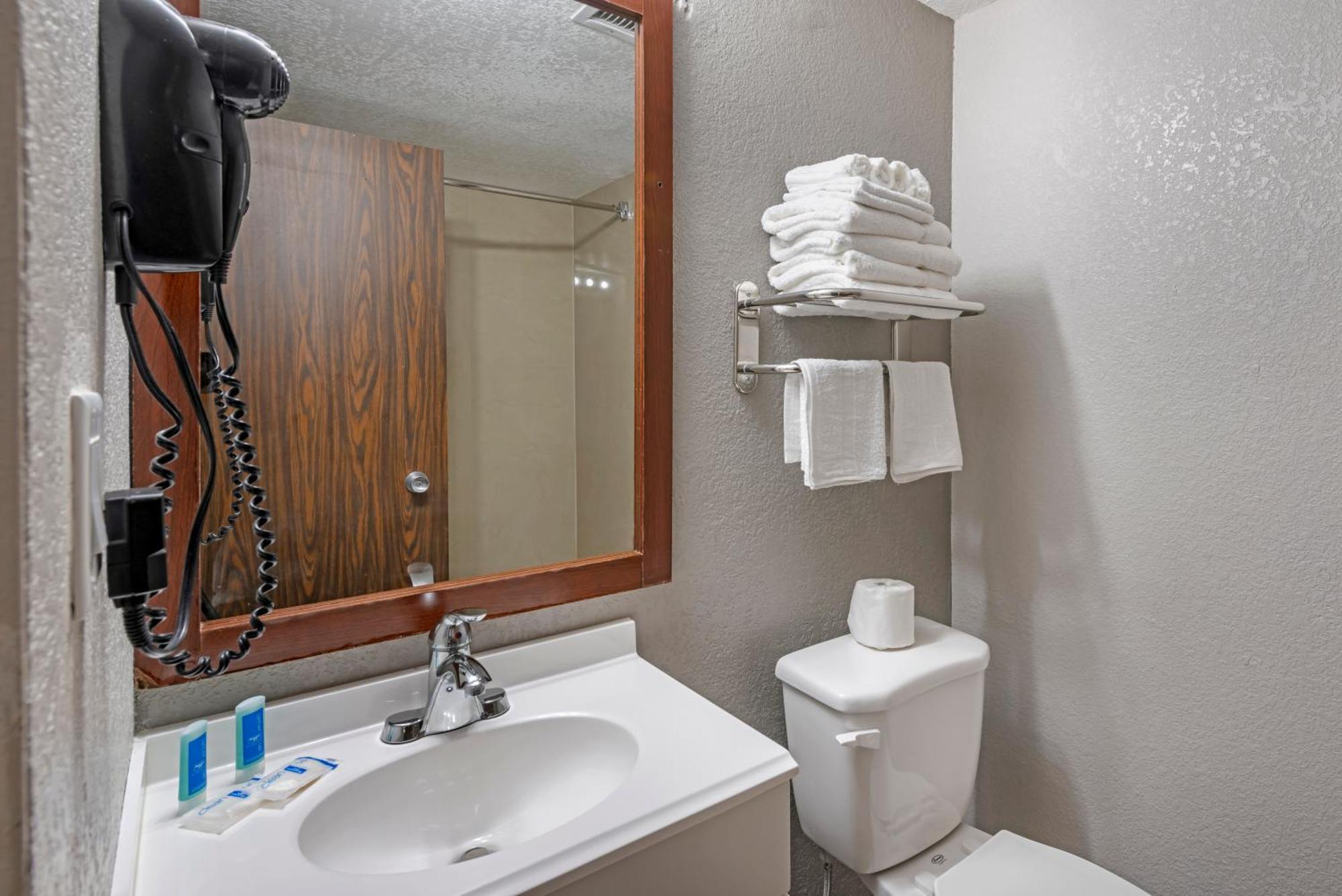 Rodeway Inn Клермон Экстерьер фото